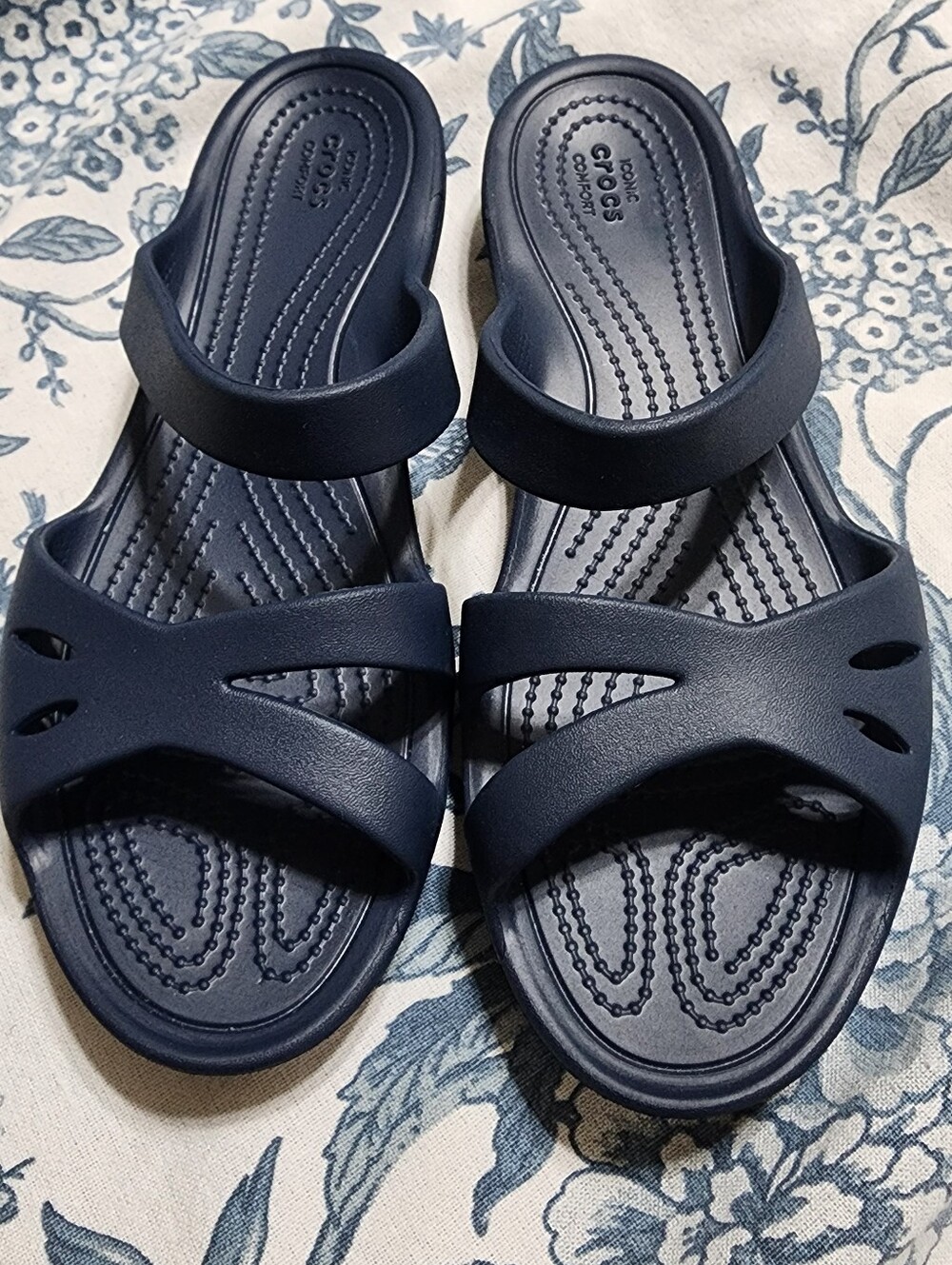 Crocs Kelli sandal Women's Size 8 Navy Blue New Without Tags